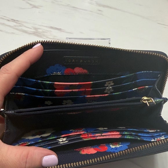 Tory Burch Navy Floral Zip-Around Wallet with Gold Logo - Picture 9 of 10